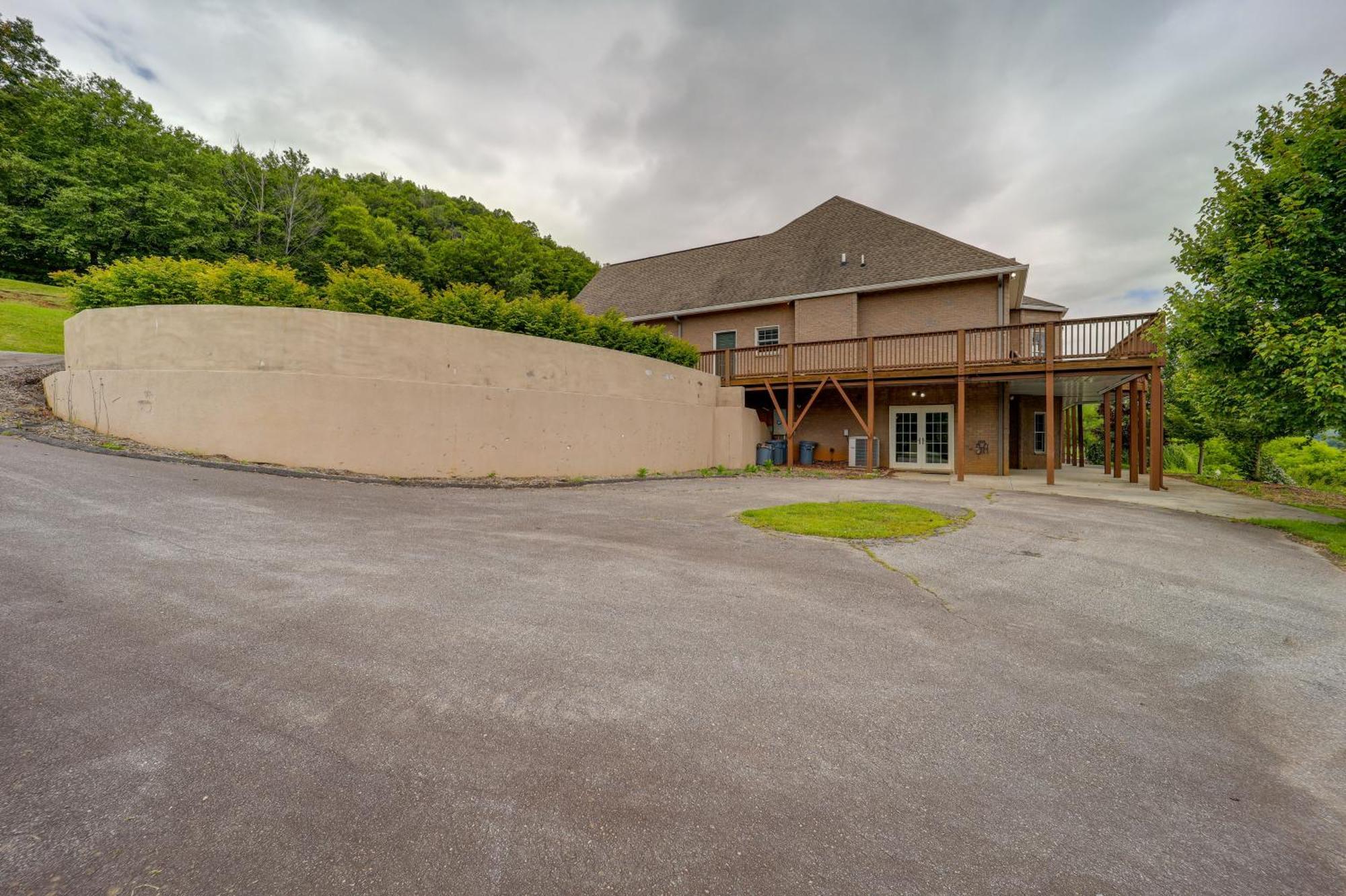 Classy Home With Hot Tub And Mt Jefferson Views! West Jefferson Exterior foto